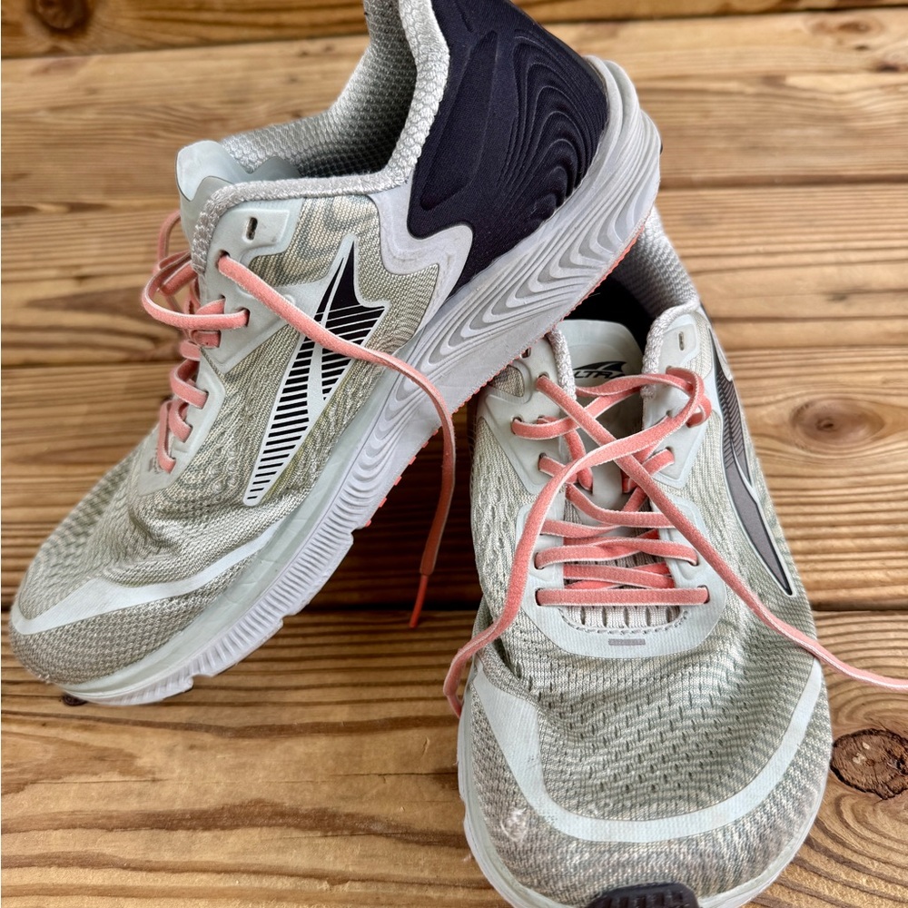 Altra Torin 5 Women's Sz 8 Gray/ Coral Running Shoes